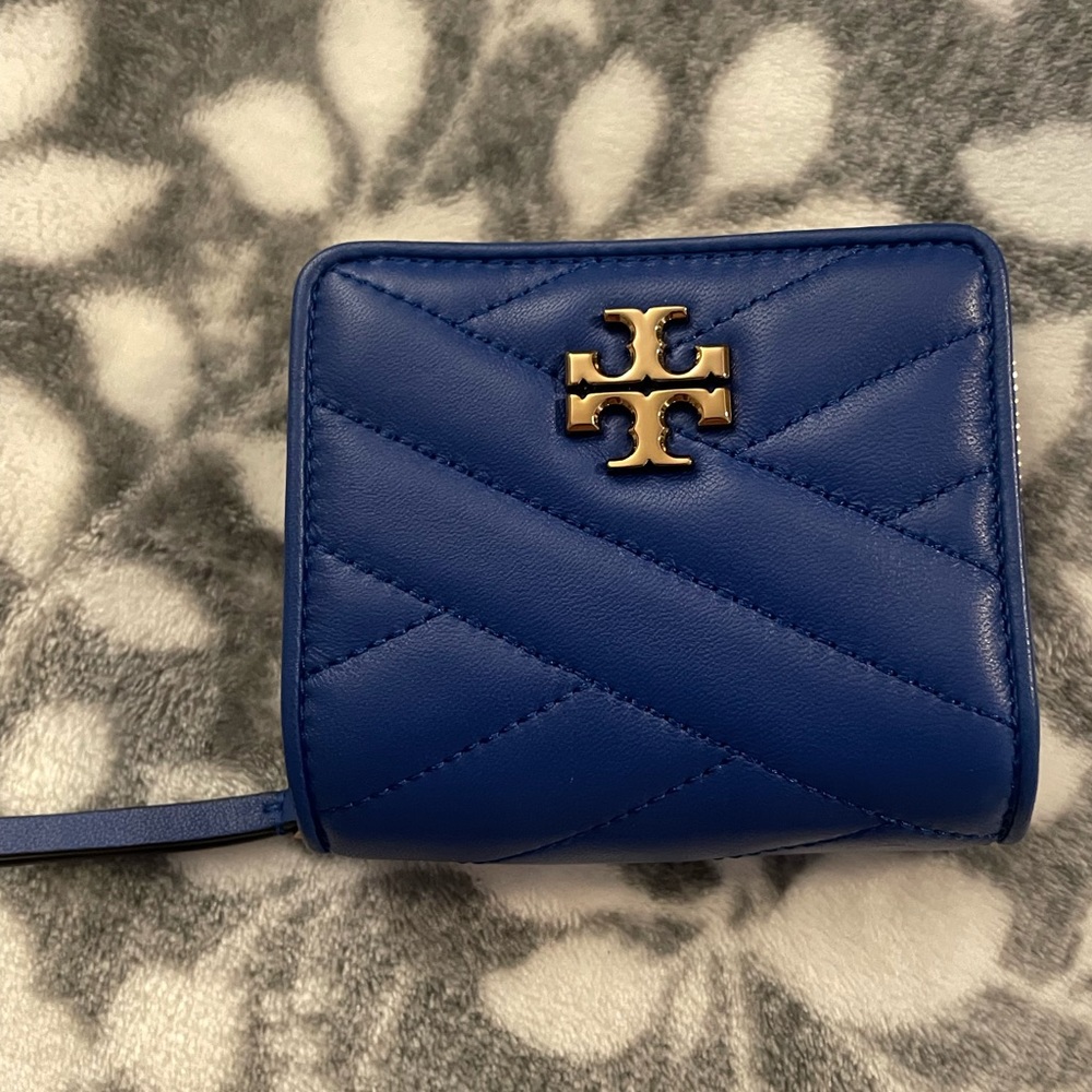 Tory Burch Kira Chevron Bi-Fold Wallet in Nautical Blue